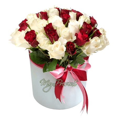 Roten und weißen Rosen in einer Box
